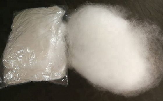 高い純度SiO2は優秀な化学性能の水晶ウールを作りました サプライヤー